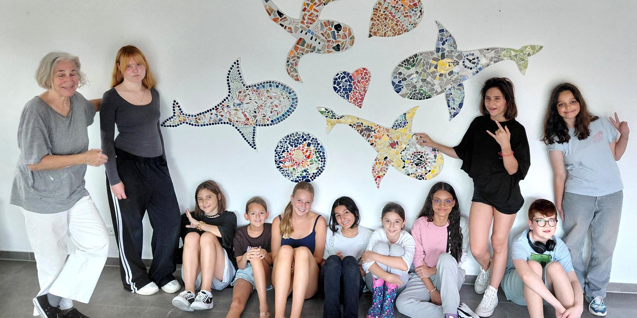 Gruppenbild der Teilnehmenden des Mosaik-Workshops (c) Bürgerzentrum Lützel Gruppenbild der Teilnehmenden des Mosaik-Workshops