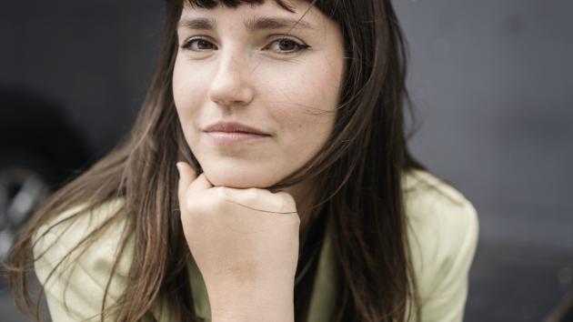 Ein Porträtfoto von Carla Hinrichs