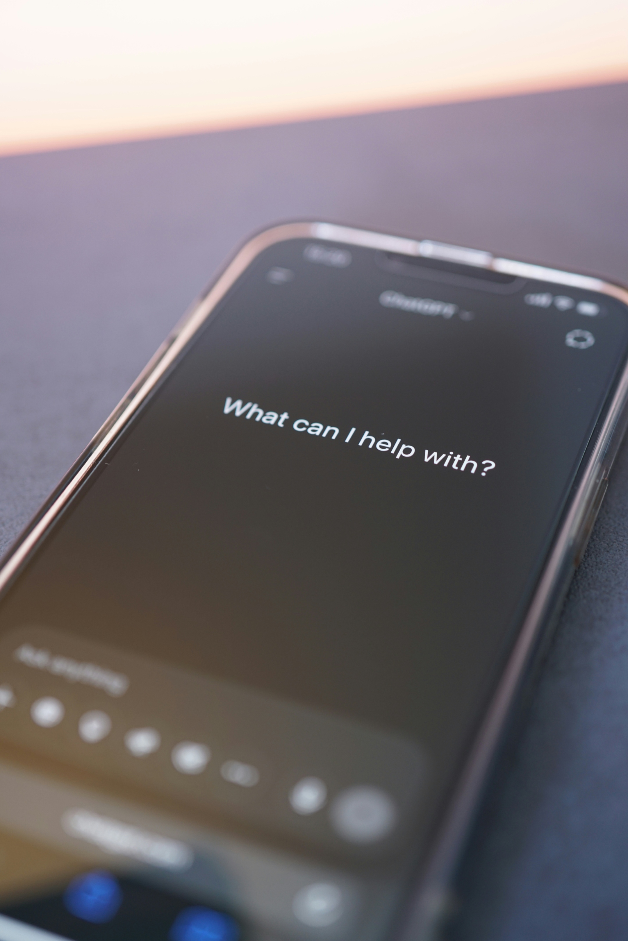 Das Handy fragt: Wie kann ich helfen?