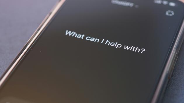 Das Handy fragt: Wie kann ich helfen?