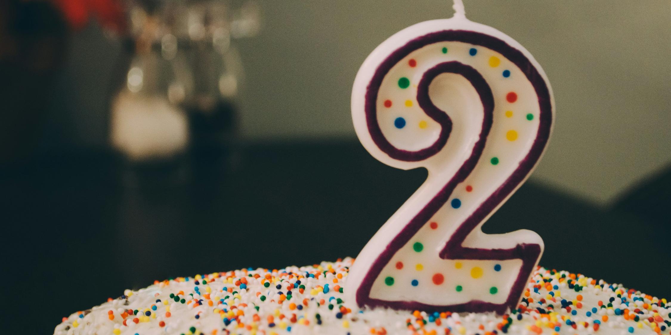 eine geburtstagskerze 2 (c) Kelly Sikkema auf Unsplash eine geburtstagskerze 2